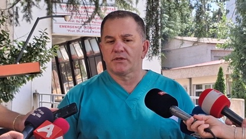 МЕРЏАНОВСКИ: Подобрена е состојбата на пациентот транспортиран од Турција, не треба да се скока во базени и во непроверени води