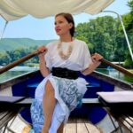 (Фото) Нина Бадриќ веслаше кајче на Свети Наум и порача дека ова е рај!