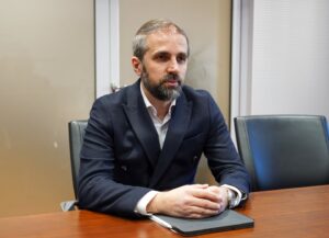 Како директорот на НОМАГАС, за време на својот мандат, обезбедил капитал за инвестиции во ‘Мерцедес’, прасува ДУИ