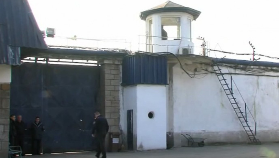 За време на отсуството од затворот Идризово ја истепал поранешната девојка: уапсен 26-годишник од Скопје