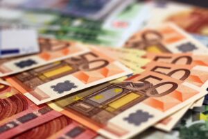 Готовината полека се повлекува од продавниците: ЕЦБ предупредува на забрзана дигитализација на плаќањата