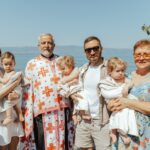 (Фото) Горан Папаз и Наташа ги крстија близнаците во Охридското Езеро