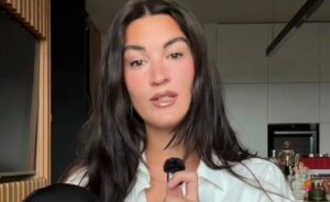(ВИДЕО) Совети за патување – Поранешна стјуардеса од Србија споделила пет работи што никогаш нема да ги прави во авион и на аеродром, а многумина ги практикуваат