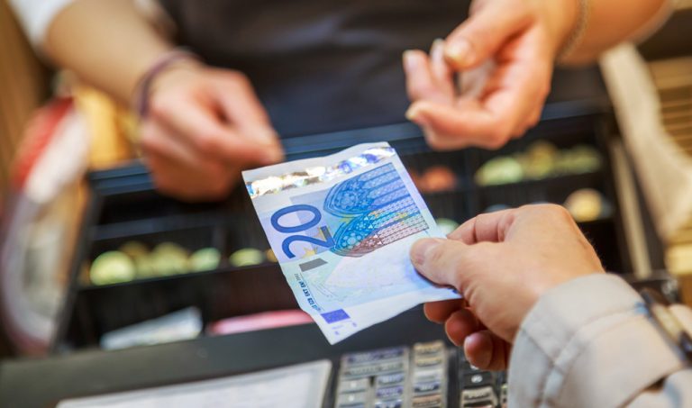 Готовината е сè уште најприфатениот метод на плаќање во еврозоната