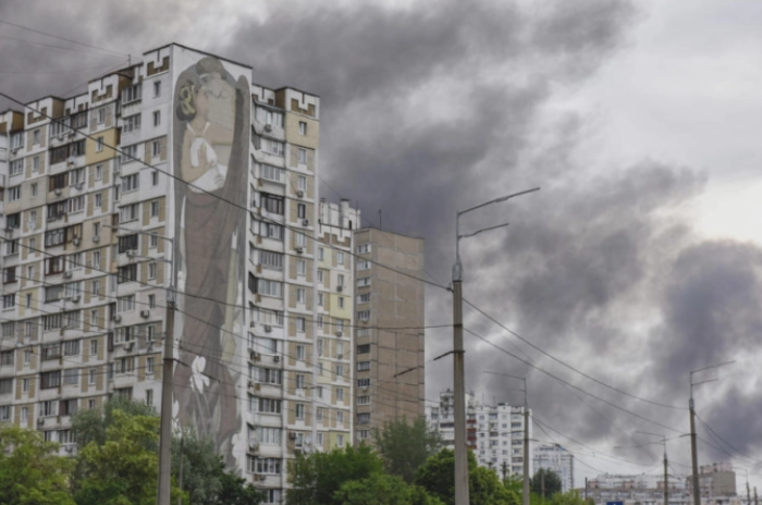 Голем руски ракетен напад врз Киев, најмалку 14 лица загинаа, а 22 се повредени