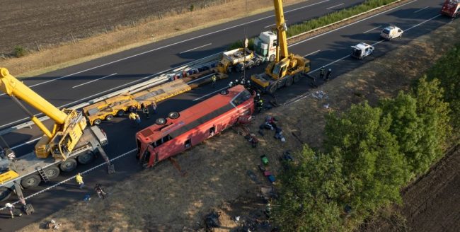 ЗАГИНАА 12 ПАТНИЦИ ВО ПРЕВРТЕН ПОЛСКИ АВТОБУС ВО УНГАРИЈА