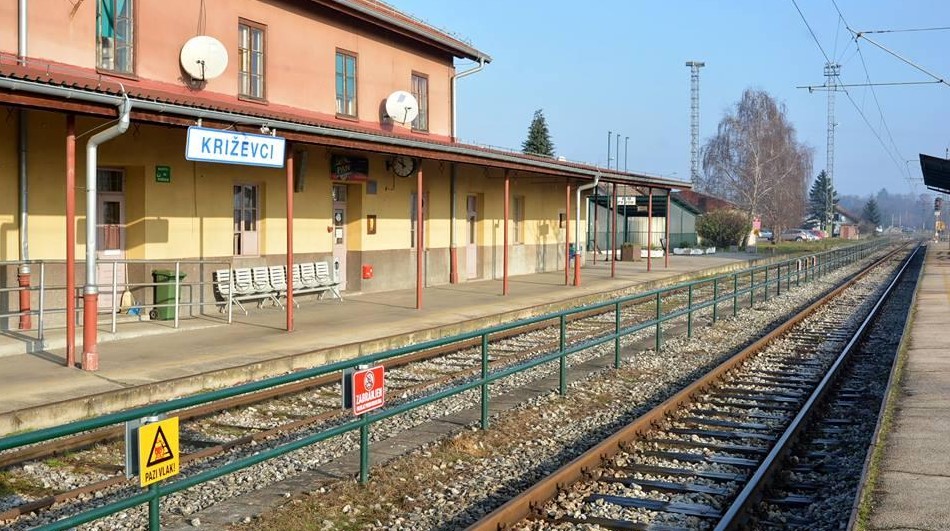 Тешка несреќа во Хрватска: Се судрија патнички и товарен воз, има повредени