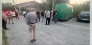(ВИДЕО) СДСМ: Во Ново Село организираната криминална група прати насилници да ги тепаат младите – затоа што се плашат од вистината!