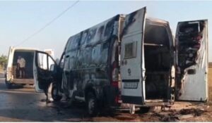 Во Албанија се запали комбе со македонски таблички кое превезуваше пилиња