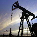 Цената на нафтата падна под 80 долари по најавите за деблокада на Ормускиот Теснец