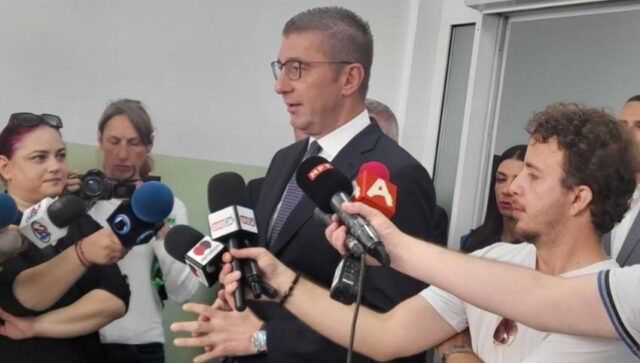 СДСМ: Мицкоски од екскурзија „пушти” вода за пиење во Гостивар, а документ за исправност на водата сè уште нема