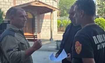 ПРИЛЕПЧАНЕЦ НАПАДНАЛ ПОЖАРНИКАРИ: Ги туркал додека гаснеле пожар во неговата штала