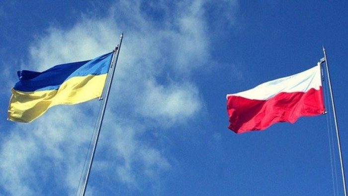 АНКЕТА ВО ПОЛСКА: Над 67 отсто од Полјаците го поддржуваат барањето на опозицијата за депортација на бегалци од украинската војна