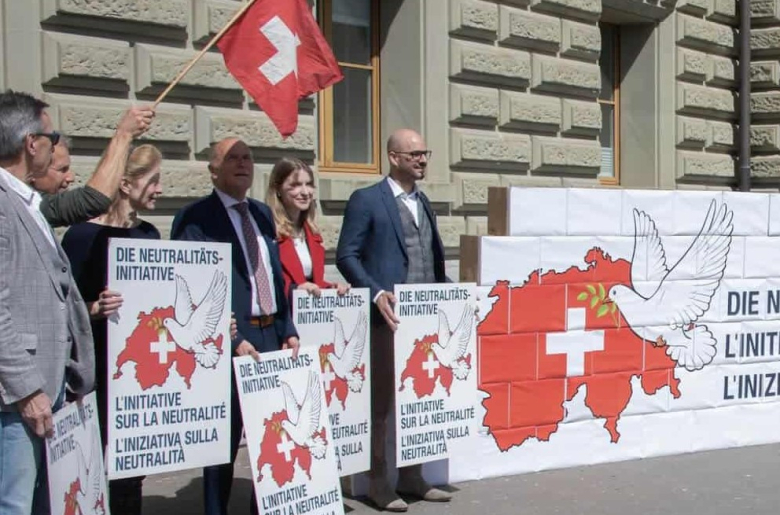 Швајцарците на референдум ќе ја бранат неутралноста