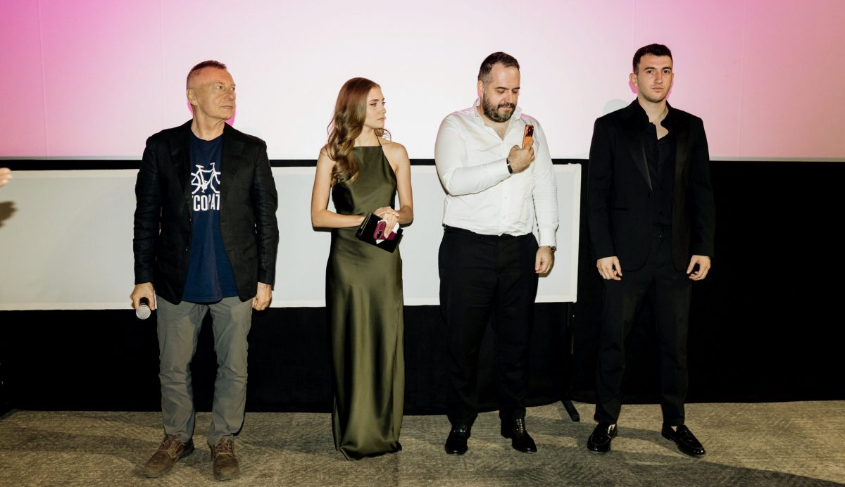„Сета тага на Кочани во една тишина“: Емотивна премиера на „Добри луѓе“ на Манчевски во Сараево