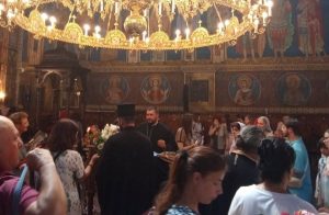 Руската амбасадорка во Софија исвиркана во црква – патријархот ја прекинл литругијата за да смири ситуација