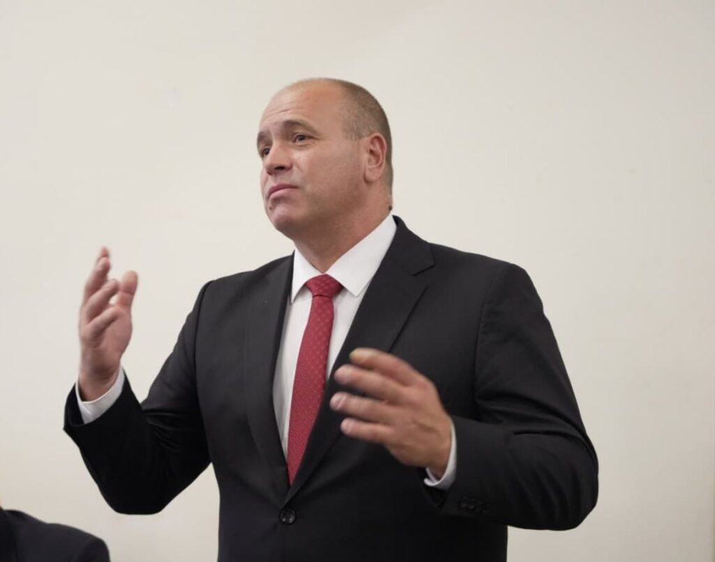 Димитриевски: Додека други нарачуваат анкети, единствено ЗНАМ разговара со народот на терен
