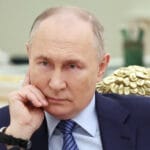 Путин се потешко ја финансира војната: Граѓаните во паника, повлекуваат пари од банките