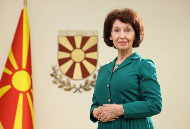 СИЉАНОВСКА-ДАВКОВА ГО ЧЕСТИТА ПРАЗНИКОТ: Да ја градиме македонската држава како дом на среќни граѓани