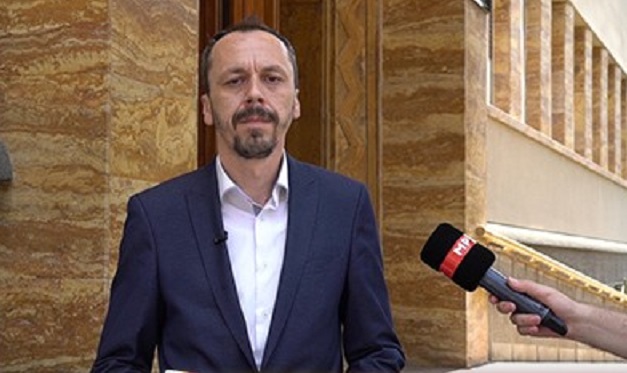 И Левица стана „талог“, ВМРО-ДПМНЕ признава само лопата како вистински труд