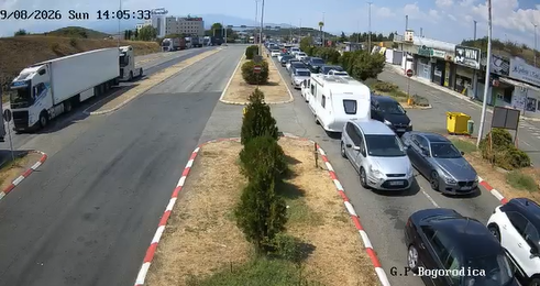 На „Богородица“ за влез и излез се чека најмалку еден час