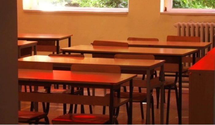 ПРАЗНИ КЛУПИ: Жал ми е што го кажувам тој факт, но имаме околу 4.900 помалку запишани првачиња од лани, вели министерката Јаневска