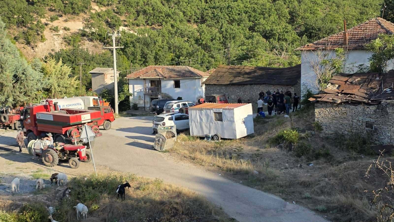 ПОЖАРОТ ВО КАВАДАРЦИ НАМАЛЕН, НО И ПОНАТАМУ АКТИВЕН – пожарникарите го гаснеа цела ноќ, еве каде гаснат утрово