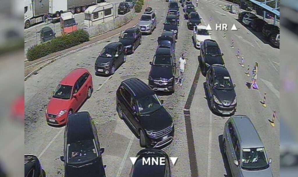 За викенд во Црна Гора влегле повеќе луѓе отколку што земјата има жители
