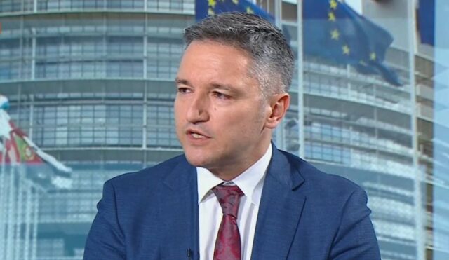 Вигенин: Ако Македонија сака да биде членка на ЕУ, треба да ја добие поддршката од бугарските граѓани