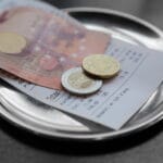Оствање бакшиш не е само за кафулиња и рестораните, се воведува и во продавниците