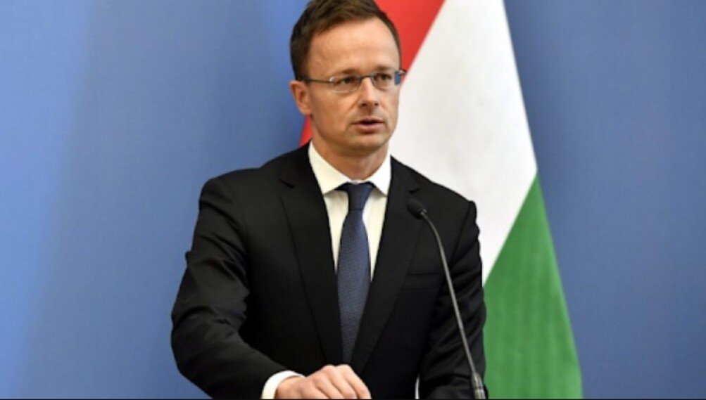 Поднесена пријава против Петер Сијарто поради сомнеж за примање мито