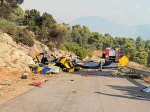 Двајца загинати во судирот на два хеликоптери додека го гаснеа големиот пожар во Грција