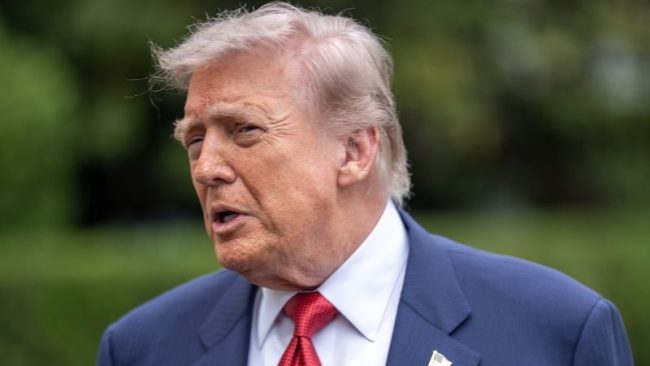 ТРАМП НАЈАВИ НОВИ ПРЕГОВОРИ СО ИРАН ПО ОДЛОЖУВАЊЕТО НА ВОЕНИТЕ НАПАДИ, ЦЕНИТЕ НА НАФТАТА ПАДНАА