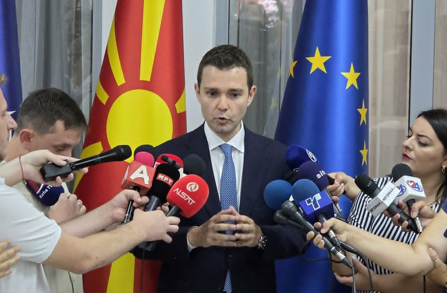 Македонските амбасадори добија насоки за приоритетите од Мицкоски и Муцунски