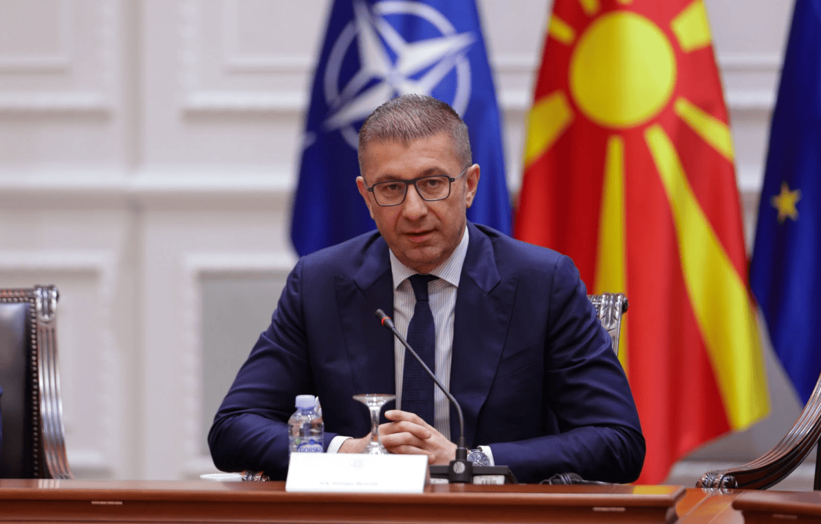 МИЦКОСКИ: Не размислуваме за поскапување на струјата, бараме формула да ја зголемиме евтината тарифа