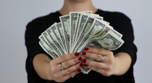 СЕПТЕМВРИ ИМ НОСИ ПАРИ: 3 хороскопски знаци конечно ќе го добијат она што го заслужуваат