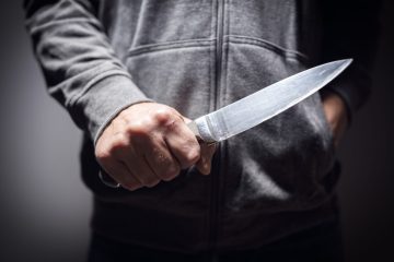 Се скарале, па со нож повредил гостин во кафеана