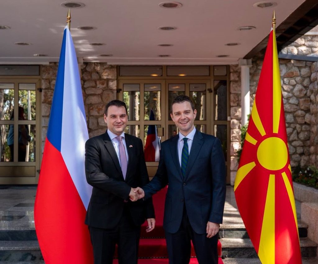 Чешка е подготвена да помогне во надминување на спорот меѓу Скопје и Софија – вели шефот на чешката дипломатија
