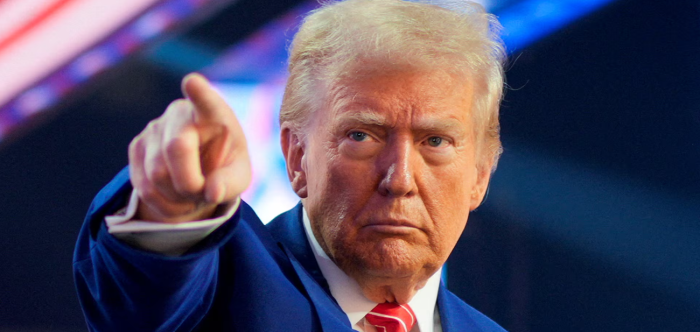Трамп се закани со масовни напади врз Иран