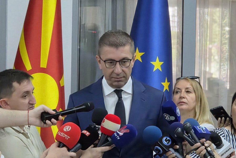 Мицкоски знае дека граѓаните не сакаат избори, но нема да бега ако другите бараат