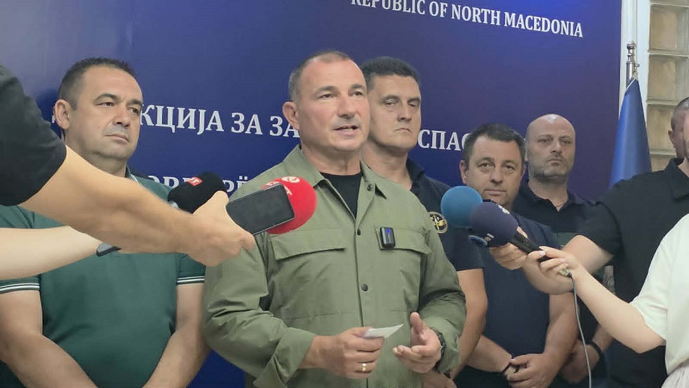 Најтежок ден во справување со пожарите, едно лице со изгореници пренесено в болница
