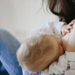 Доење во лето и при патување: Одговори на сите дилеми за младите мајки