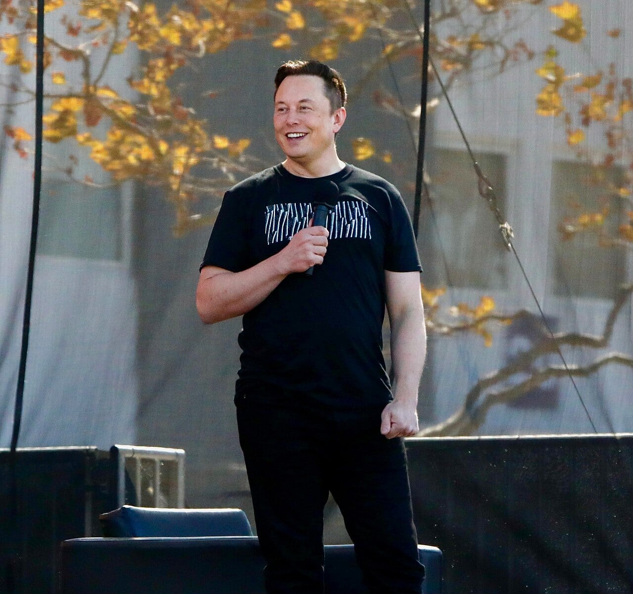 ЗАРАБОТКАТА НА SPACEX ГИ НАДМИНА НАЈХРАБРИТЕ ПРОГНОЗИ, но акциите на компанијата и натаму паѓаат поради амбициозното трошење на Маск