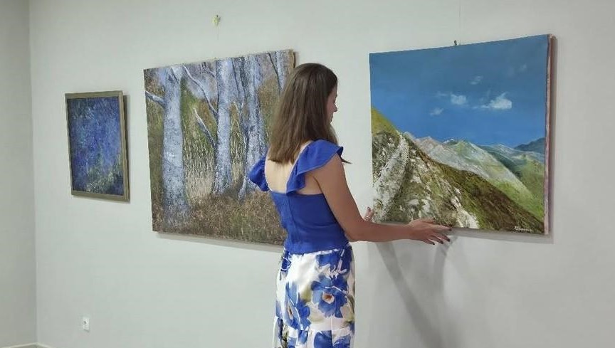 ИЗЛОЖБА НА КАТЕРИНА ПОП АРСОВА ВО ЛИКОВНИОТ САЛОН ВО ВЕЛЕС