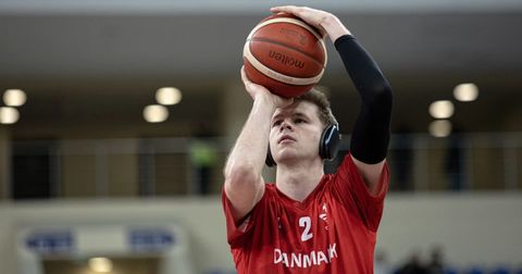 Дубаи продолжува со засилувањата, пристигна квалитетен дански центар