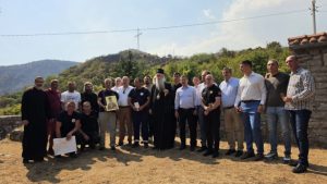 Јоаникиј со икона и парична помош за пожарникарите кои се борат со пожарите во Херцег Нови