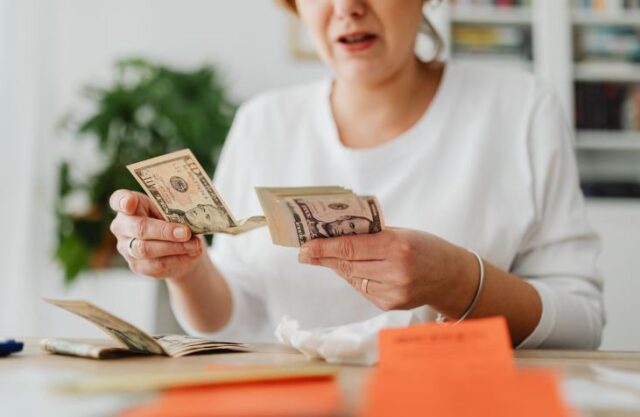 До 15 август пристигнуваат пари: Овие два знака на Зодијакот ги очекува наследство или зголемување на платата
