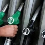 Од полноќ се намалуваат цените на горивата