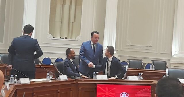 Пред 25 години државата одбра преку дијалог да обезбеди стабилност, рекoа министрите Сали и Николоски за годишнината од Охридскиот договор