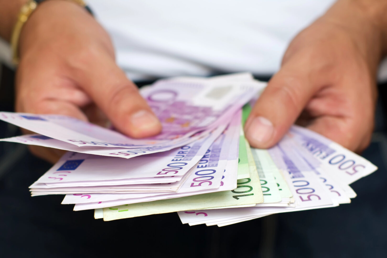 Скопјанец измамил 62-годишник за над 7.000 евра, па го нападнал и му се заканувал